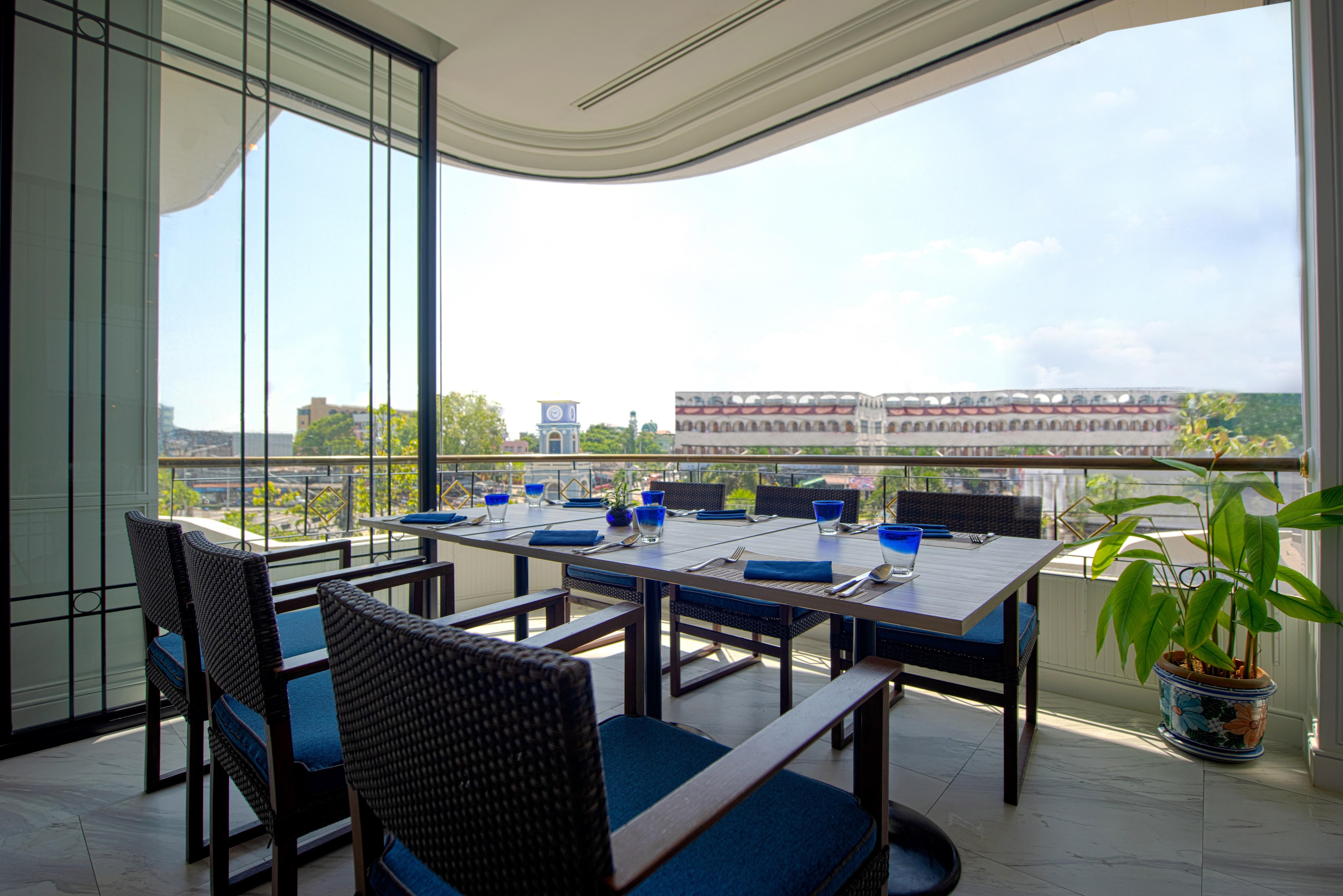Готель Courtyard By Marriott Phuket Town Екстер'єр фото