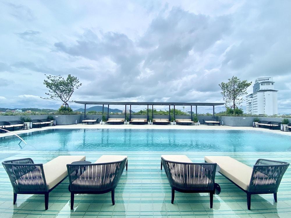 Готель Courtyard By Marriott Phuket Town Екстер'єр фото