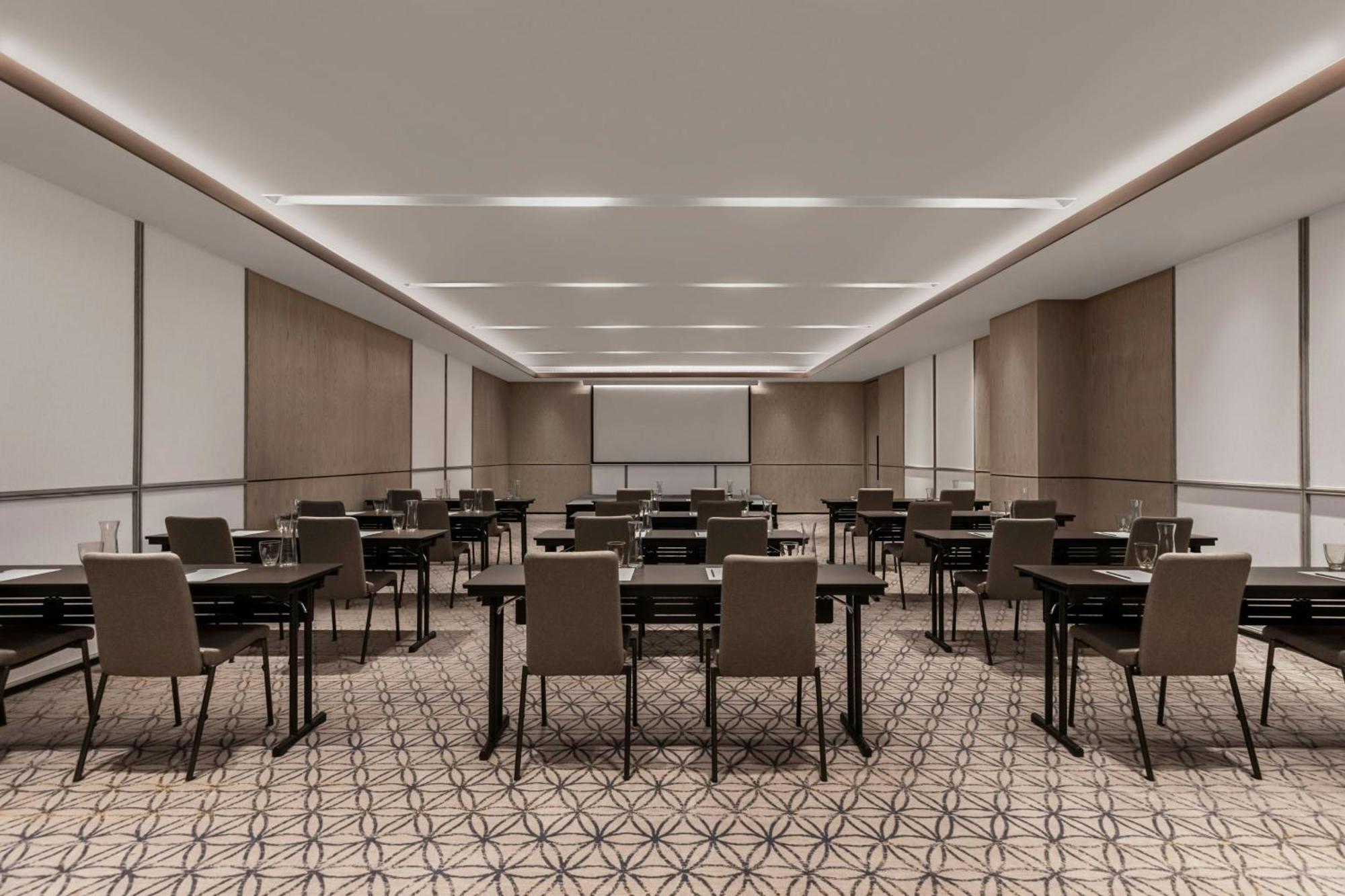 Готель Courtyard By Marriott Phuket Town Екстер'єр фото