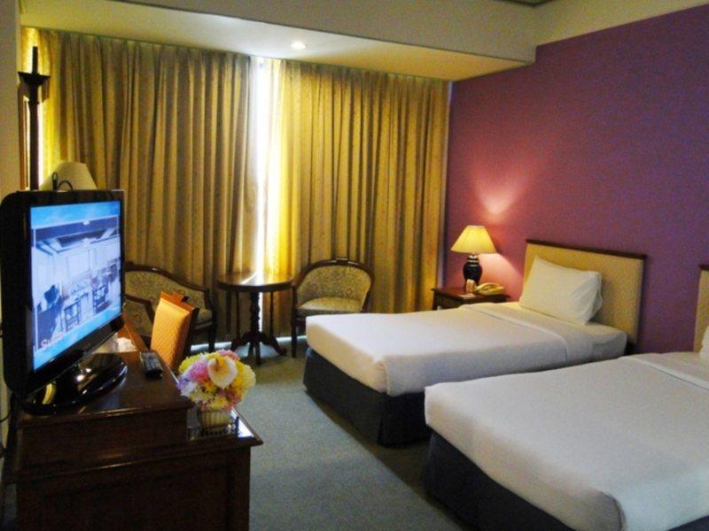 Готель Courtyard By Marriott Phuket Town Екстер'єр фото
